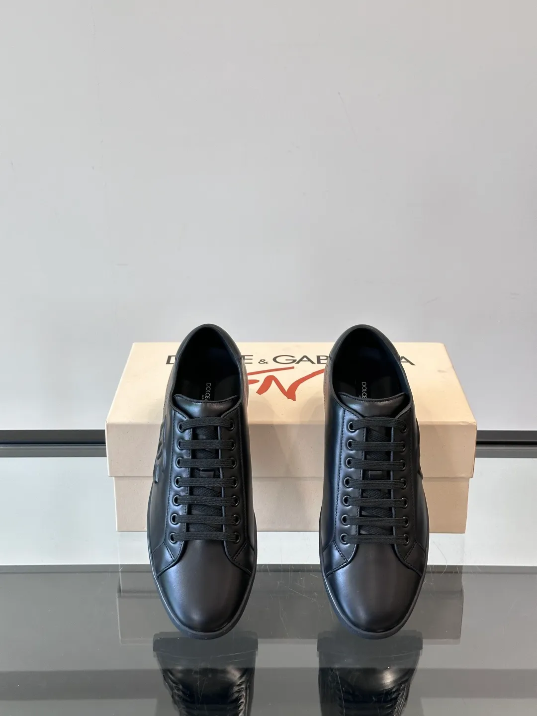 Men's shoes 💰p400 "DG" Dolce & Gabbana fashion casual shoes, high-end boutique men's casual sports shoes! Imported first layer cowhide. The contrasting color design attracts the eye, and the brand logo decoration on the tongue is exquisite and luxurious, super A level! Compared with the genuine product at the counter, the version is no worse at all! size: 38-44 (45 customized)